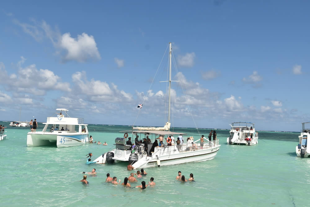 private-catamaran-infinity-bavaro-punta-cana-8